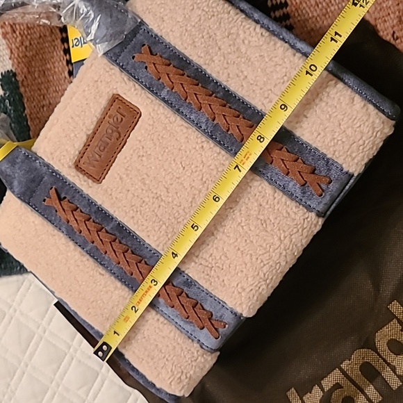 Montana West Wrangler denim sherpa tote with handles and optional strap. NWT - Picture 15 of 16